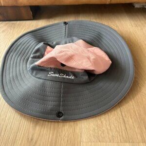 ** NWOT Sun Shade UV Protection Foldable Sun Hat Pink Gray Tilly